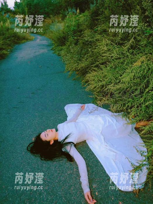 每一张高清照片中，Tiny Asa的温柔都如清风拂面，令人心醉神迷